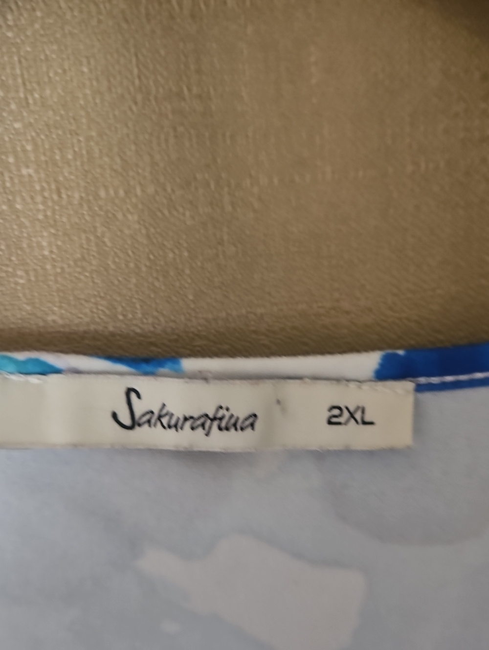 EUC Sakurafina Top - Picture 2 of 4